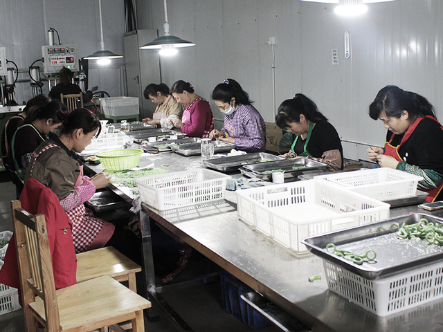 金属制品工人操作